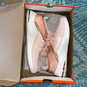 Wmns Air max Bella TR 2 PREM size 11
